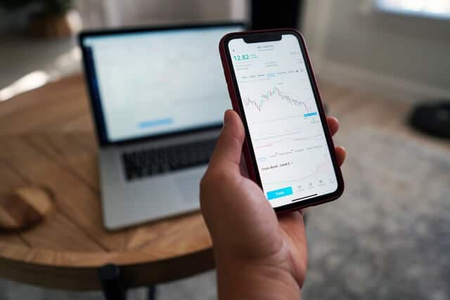 smartphone and forex chart