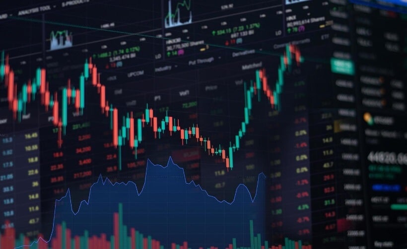 blue and red forex chart with indicators